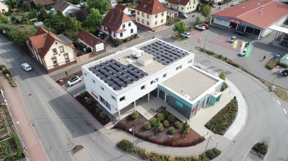 Photovoltaik für die Burg Apotheke, Enkenbach-Elefantenkreisel, 29,8kWp, Flachdach