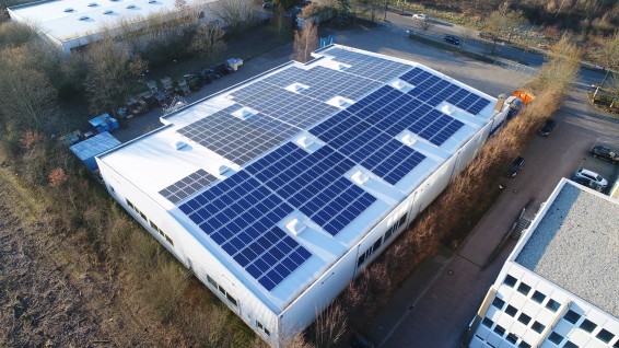Photovoltaik auf Flachdach, errichtet im Mai 2018 mit 184kWp