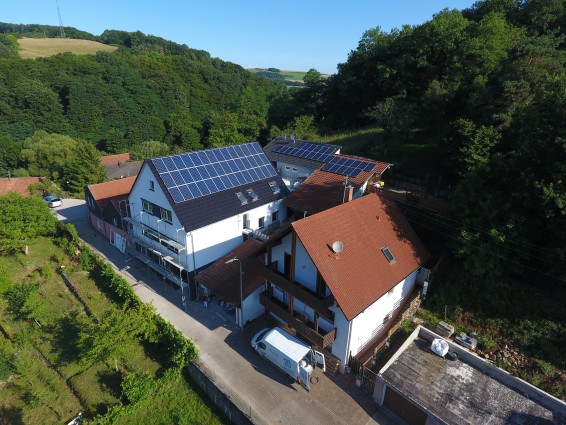 privates Wohnhaus mit Photovoltaik am Wald in Niederkirchen